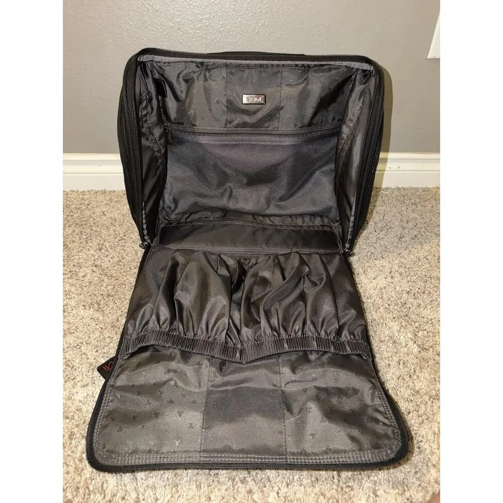 Tumi Alpha 2 wheeled rolling compact carryon suitcase briefcase